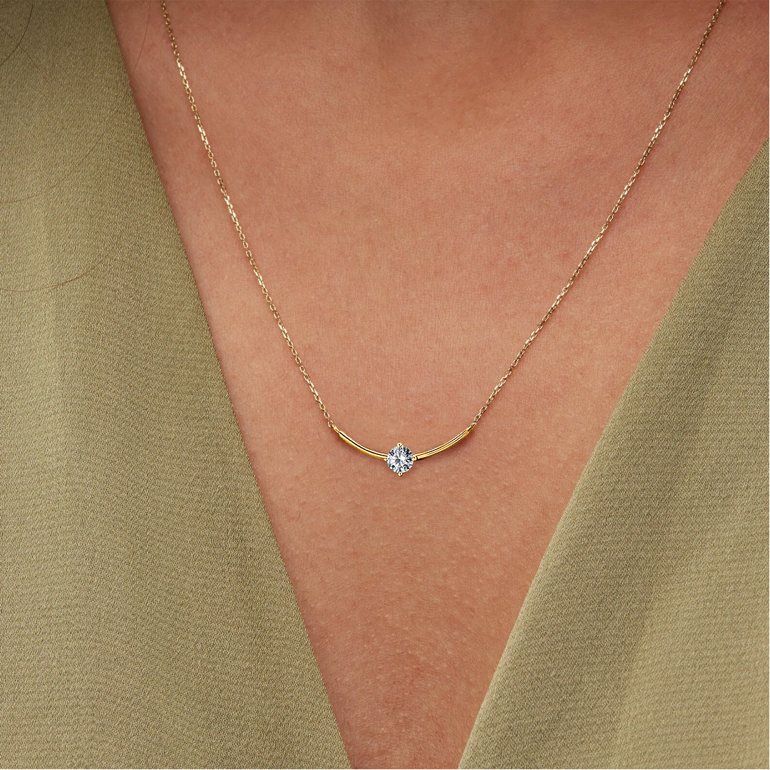 Curva Solitaire Round-cut Moissanite Necklace