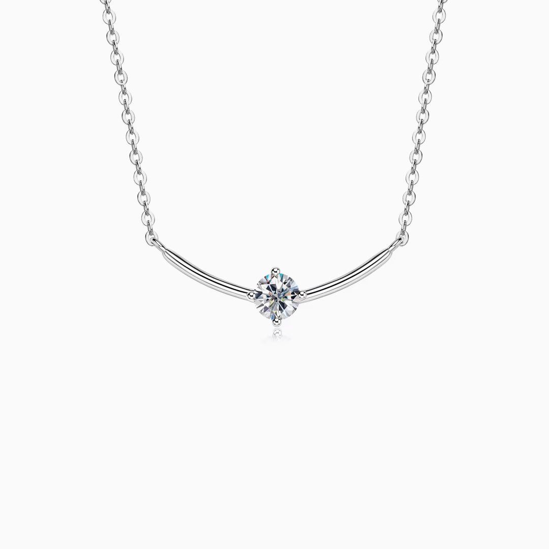 Curva Solitaire Round-cut Moissanite Necklace