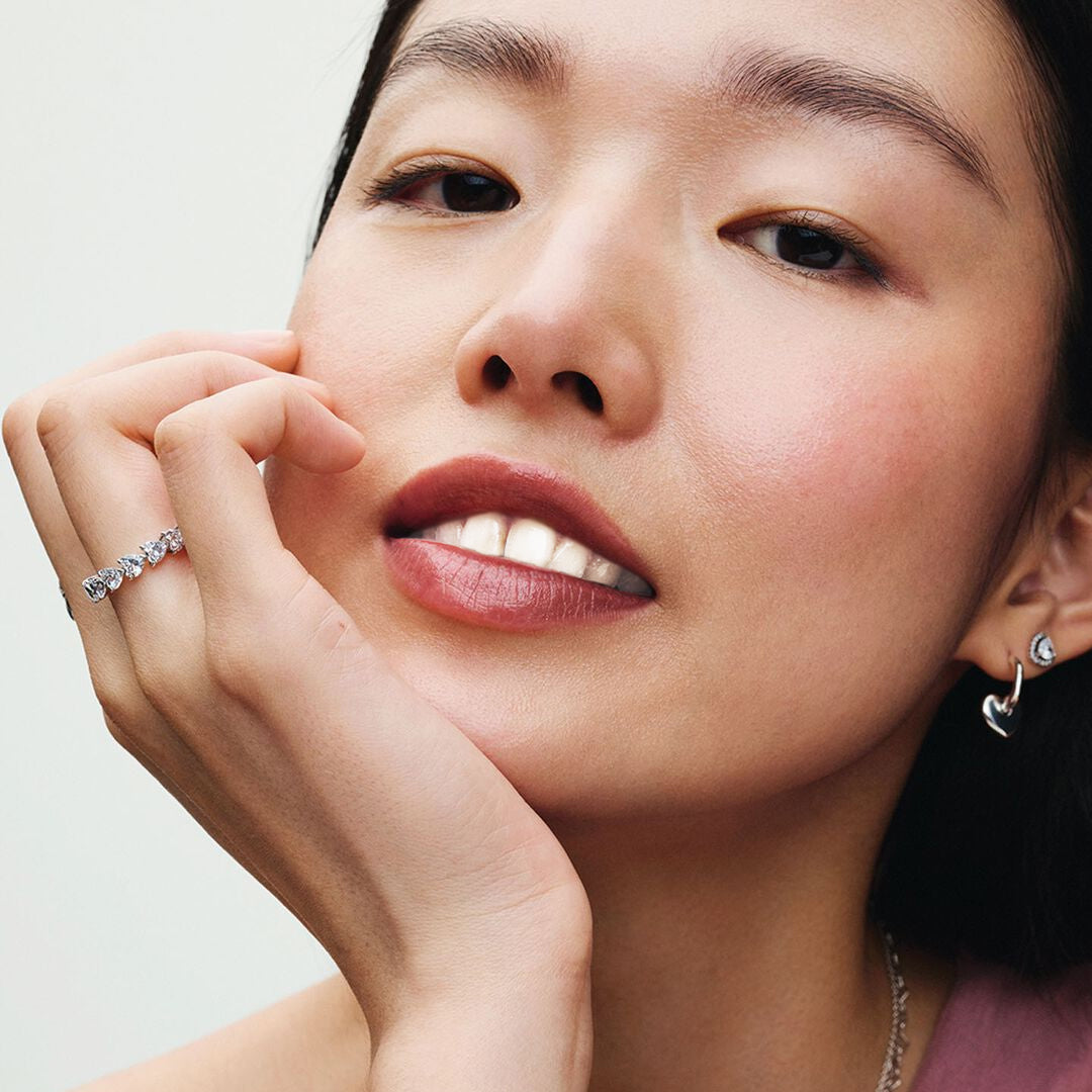 Anthurium Fleur Heart-Shape Moissanite Eternity Ring