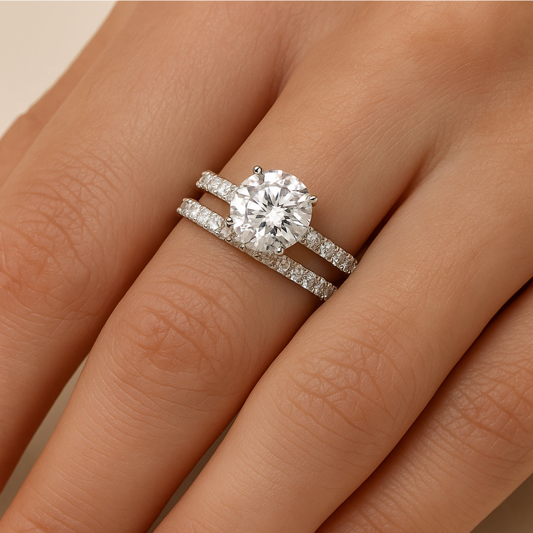 Ophelis Round-Cut Pavé Moissanite Ring