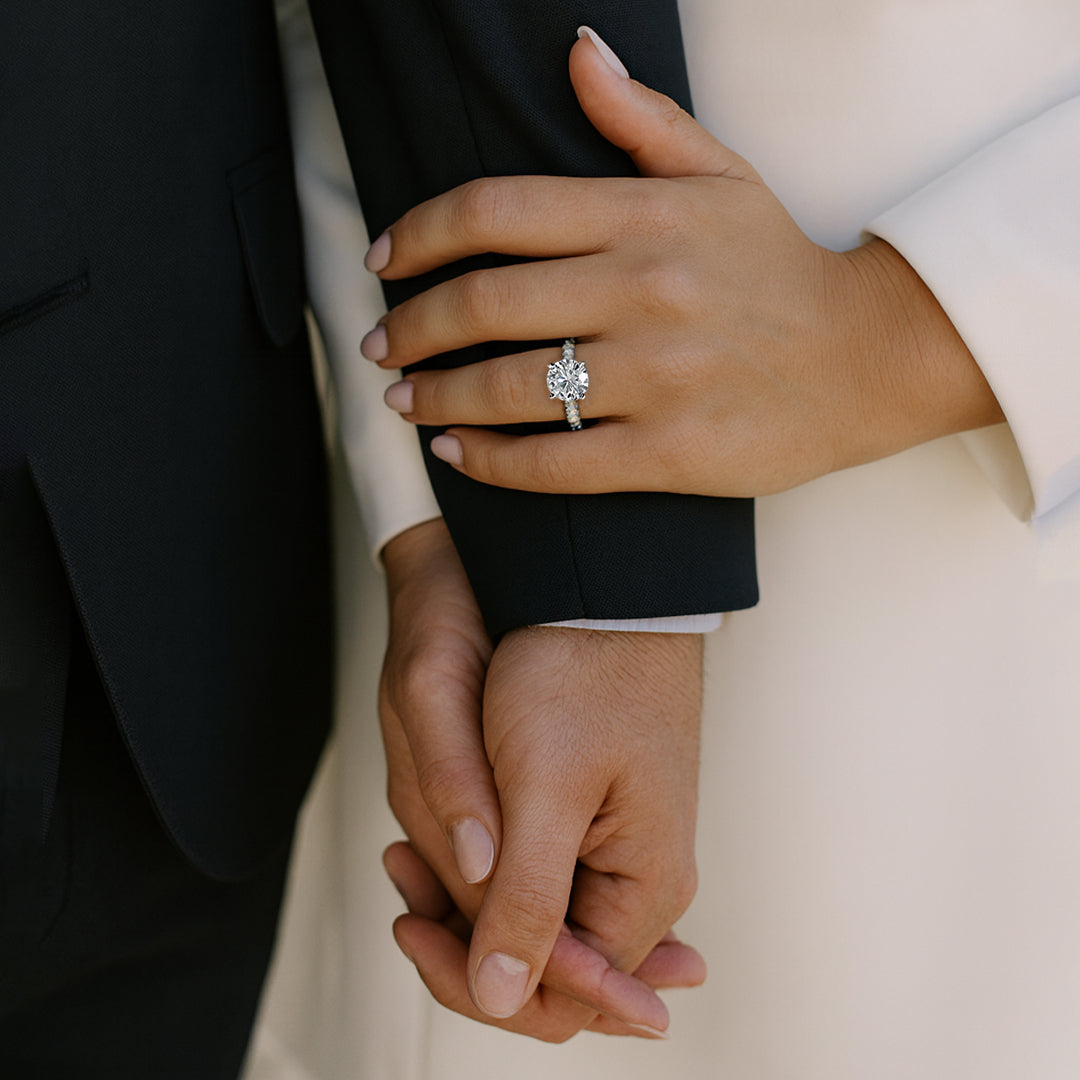 Ophelis Round-Cut Pavé Moissanite Ring