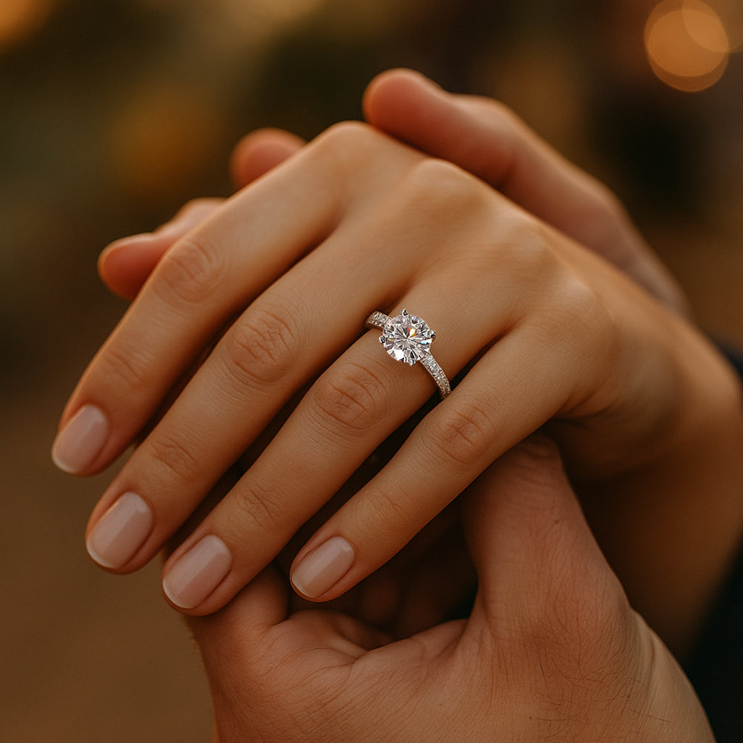 Ophelis Round-Cut Pavé Moissanite Ring