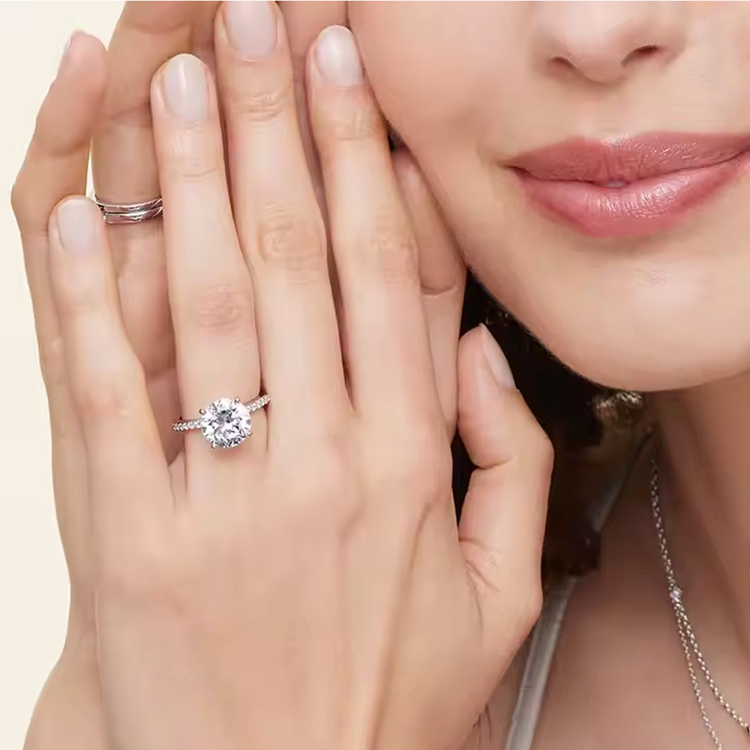 Ophelis Round-Cut Pavé Moissanite Ring