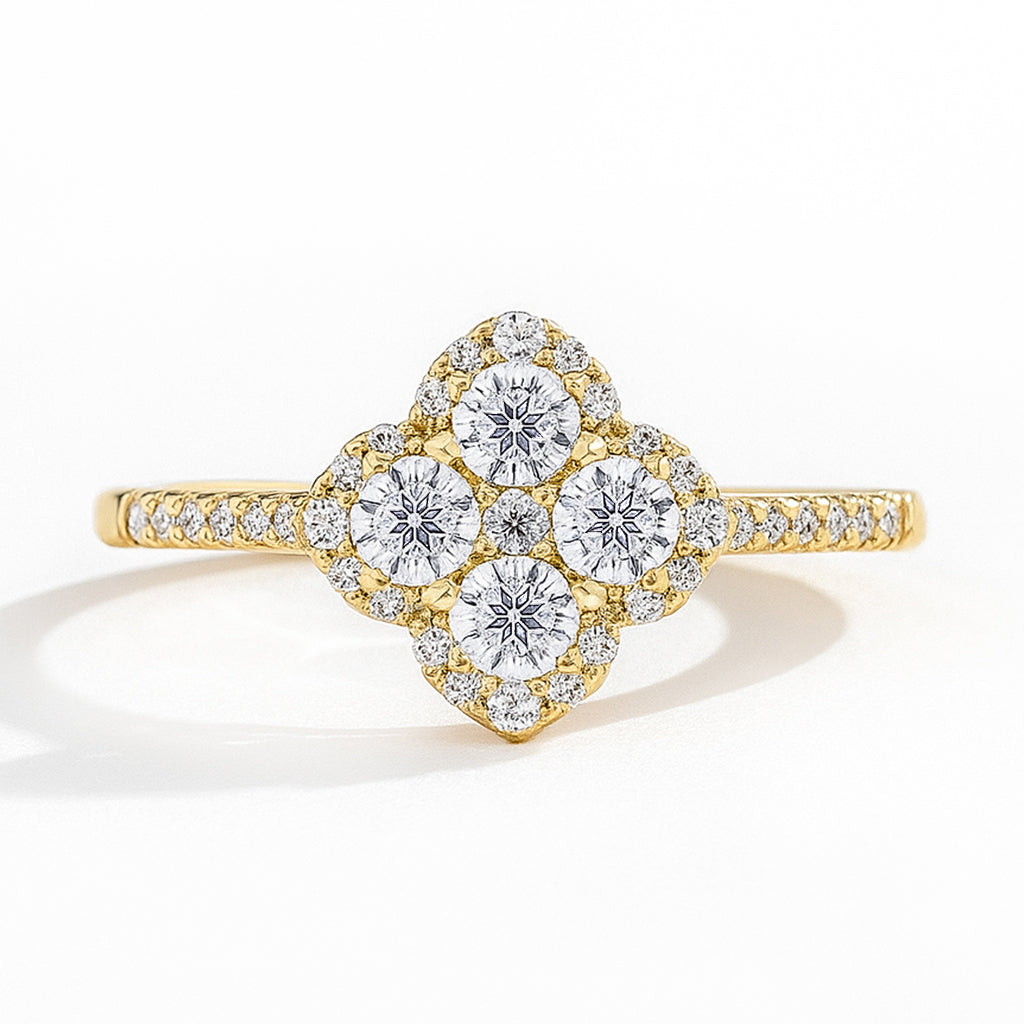 Yuna 4-Leaf Clover Round-Edge Pavé Moissanite Ring