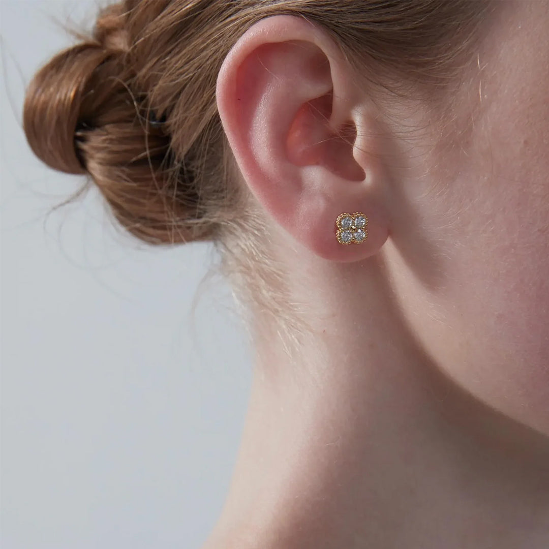 Yuna 4-Leaf Clover Round-Edge Moissanite Stud Earring