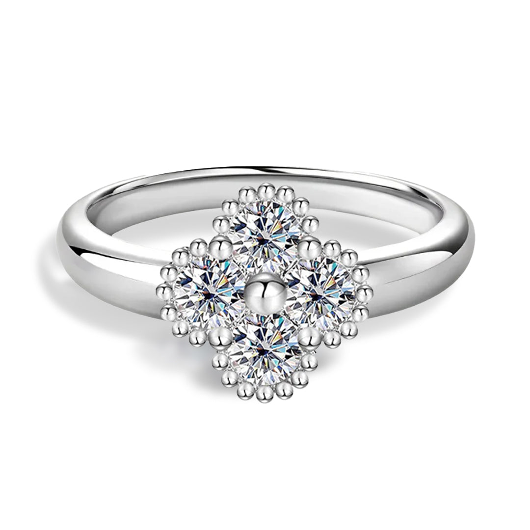 Yuna 4-Leaf Clover Round-Edge Moissanite Ring
