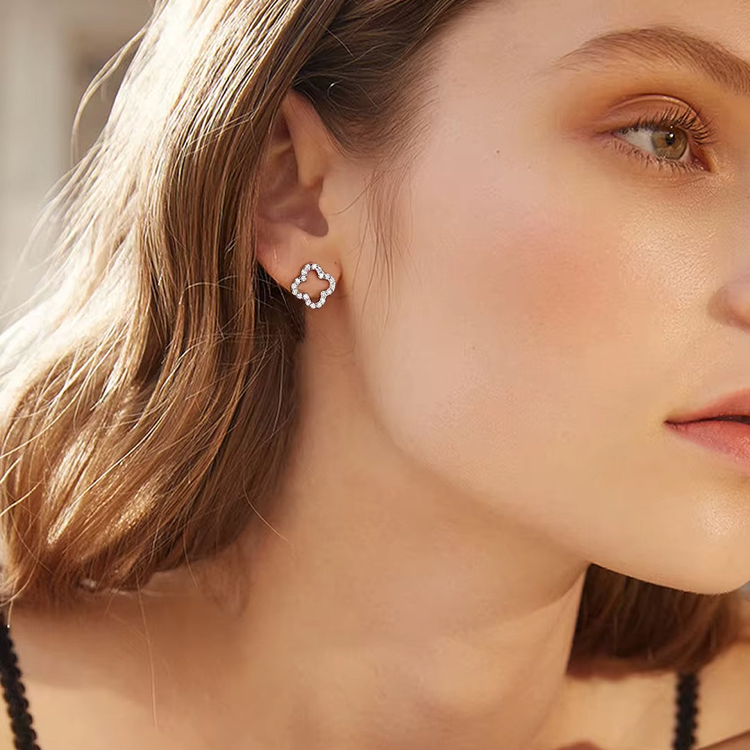 Yuna Mini 4 Leaf Clover Moissanite Earrings
