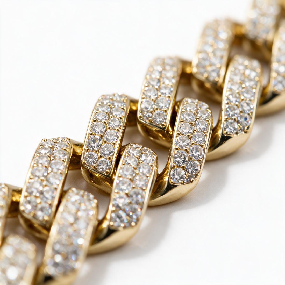 Catena Grande Cuban Chain macro pave stone detail