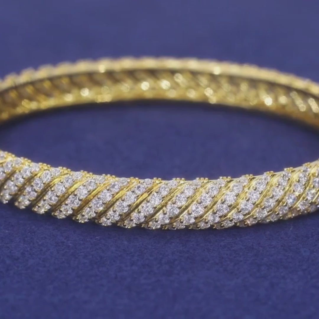 Lumière Twist Moissanite Bracelet